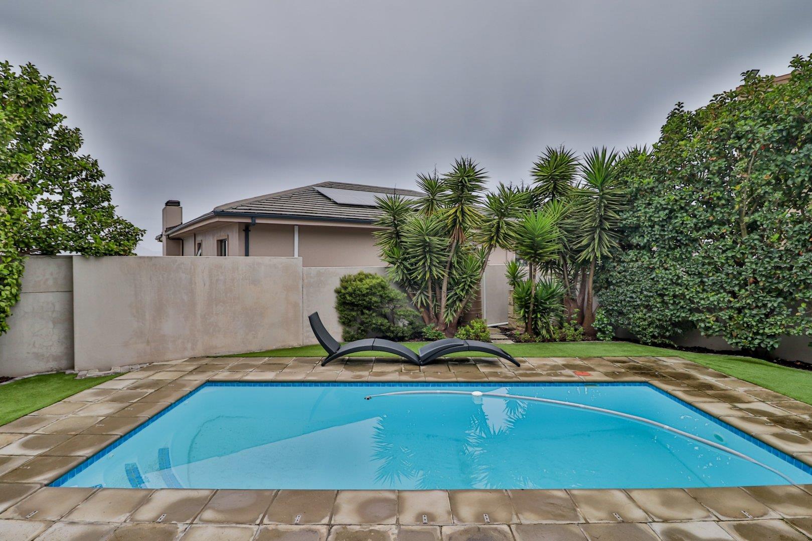 5 Bedroom Property for Sale in Baronetcy Estate Western Cape